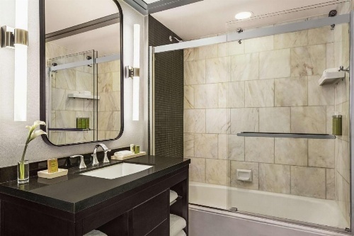 Hilton Checkers Los Angeles image 10